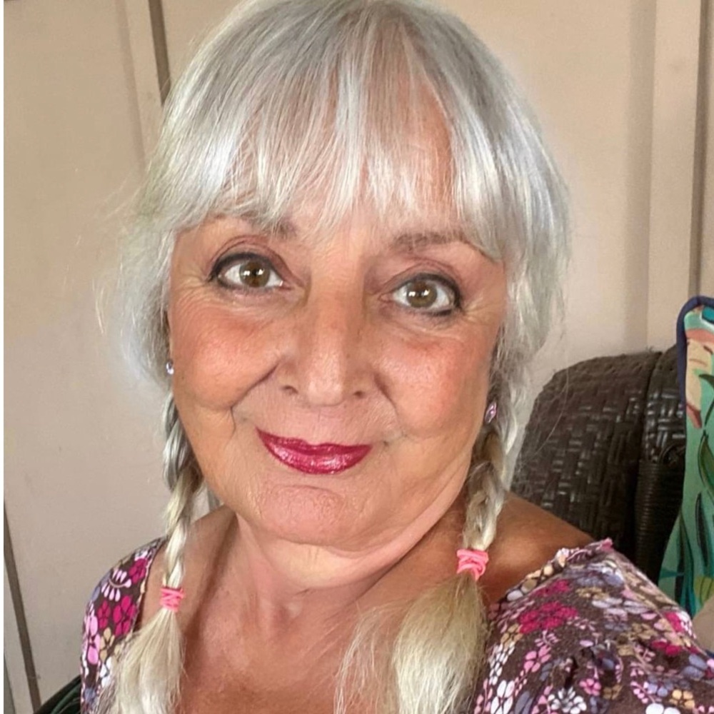 Meet your Posher, Loreena